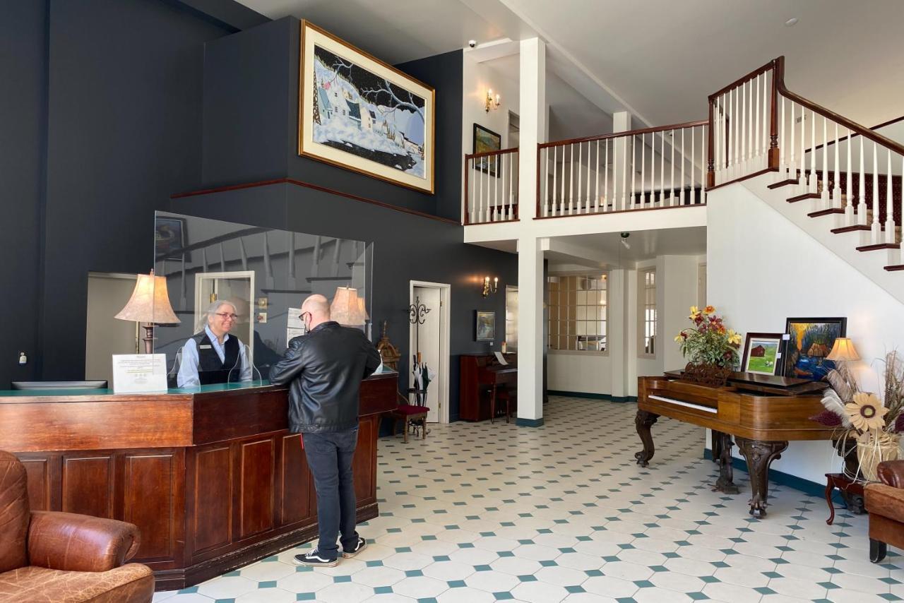 Auberge De La Montagne Coupee Saint Jean De Matha Bagian luar foto