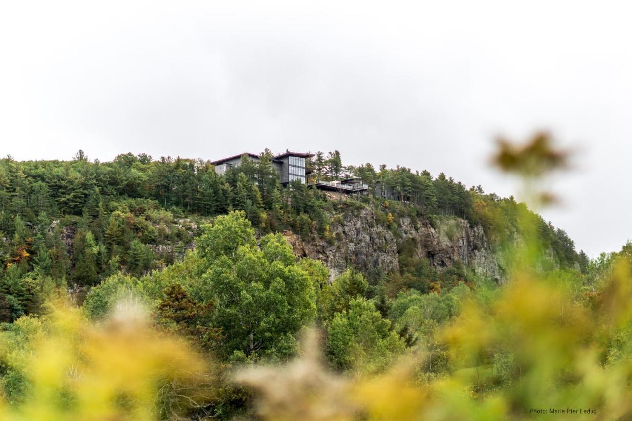 Auberge De La Montagne Coupee Saint Jean De Matha Bagian luar foto