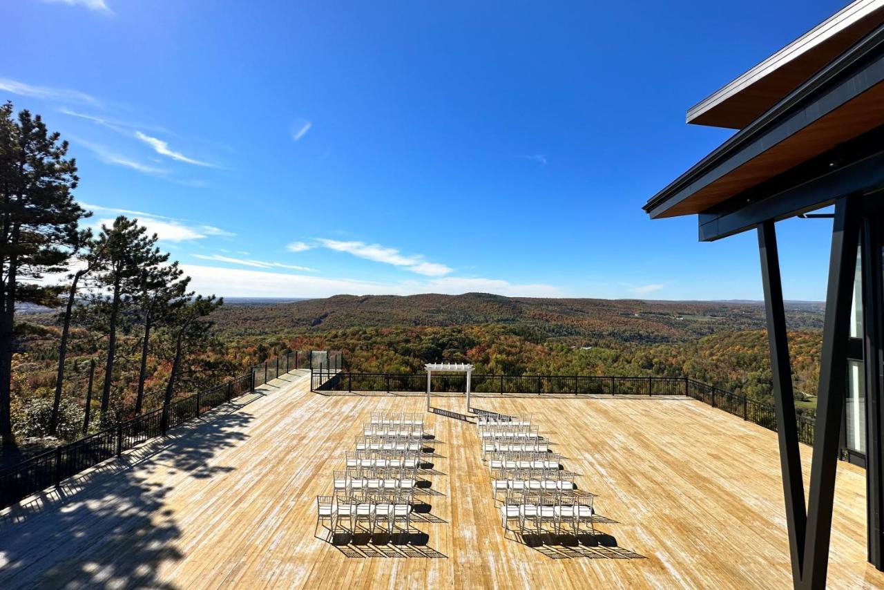 Auberge De La Montagne Coupee Saint Jean De Matha Bagian luar foto