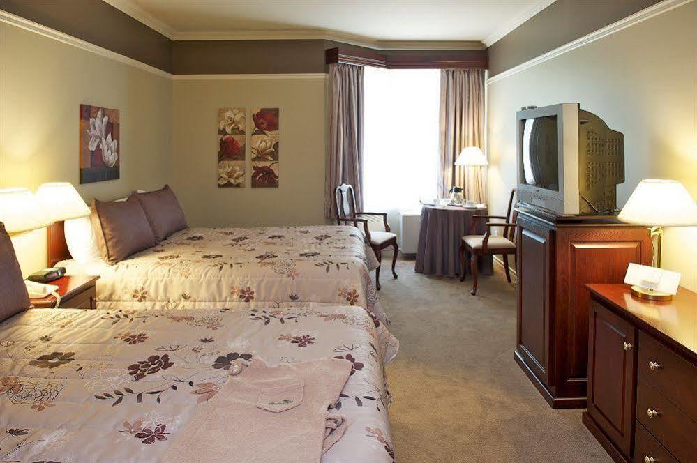 Auberge De La Montagne Coupee Saint Jean De Matha Bagian luar foto